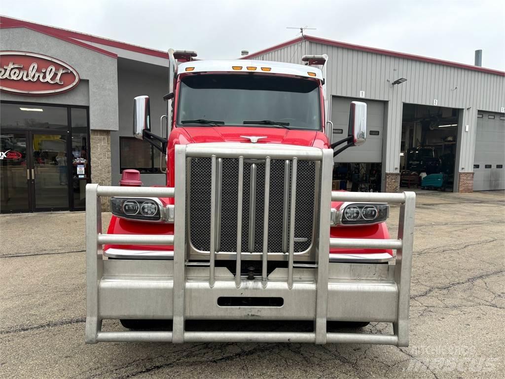 Peterbilt 567 牵引车