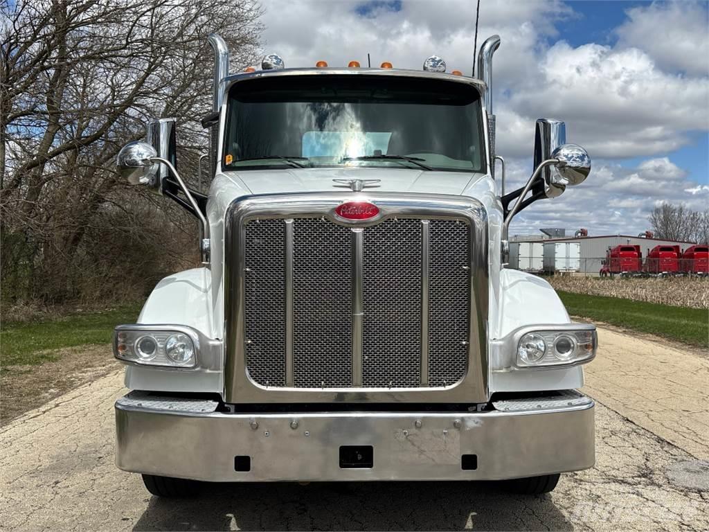 Peterbilt 567 牵引车