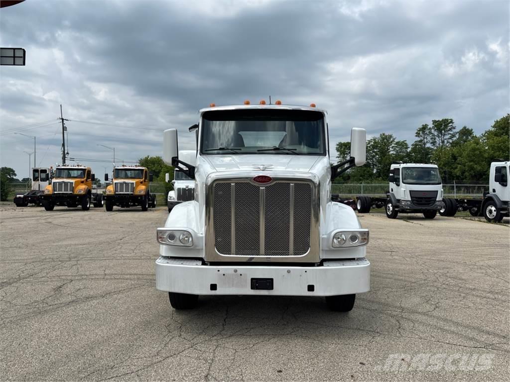 Peterbilt 567 牵引车