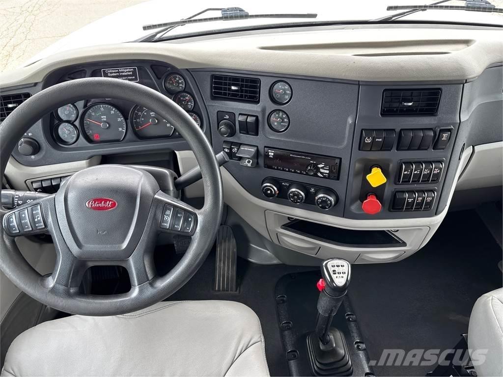 Peterbilt 567 牵引车