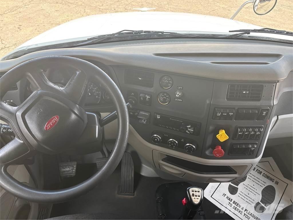 Peterbilt 567 牵引车