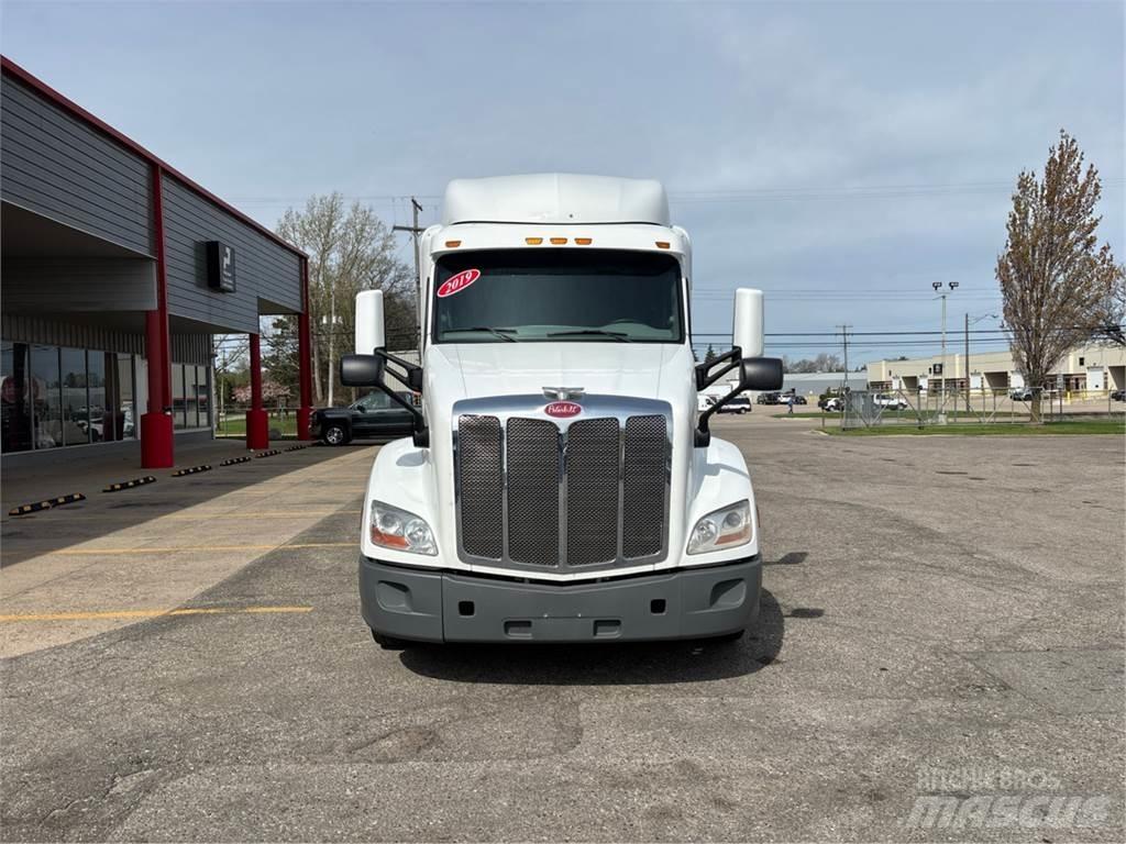 Peterbilt 579 牵引车