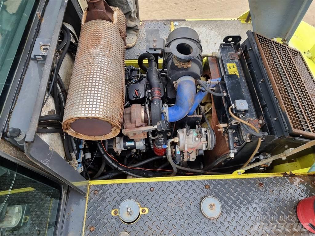 Ammann AP240 胶轮压路机