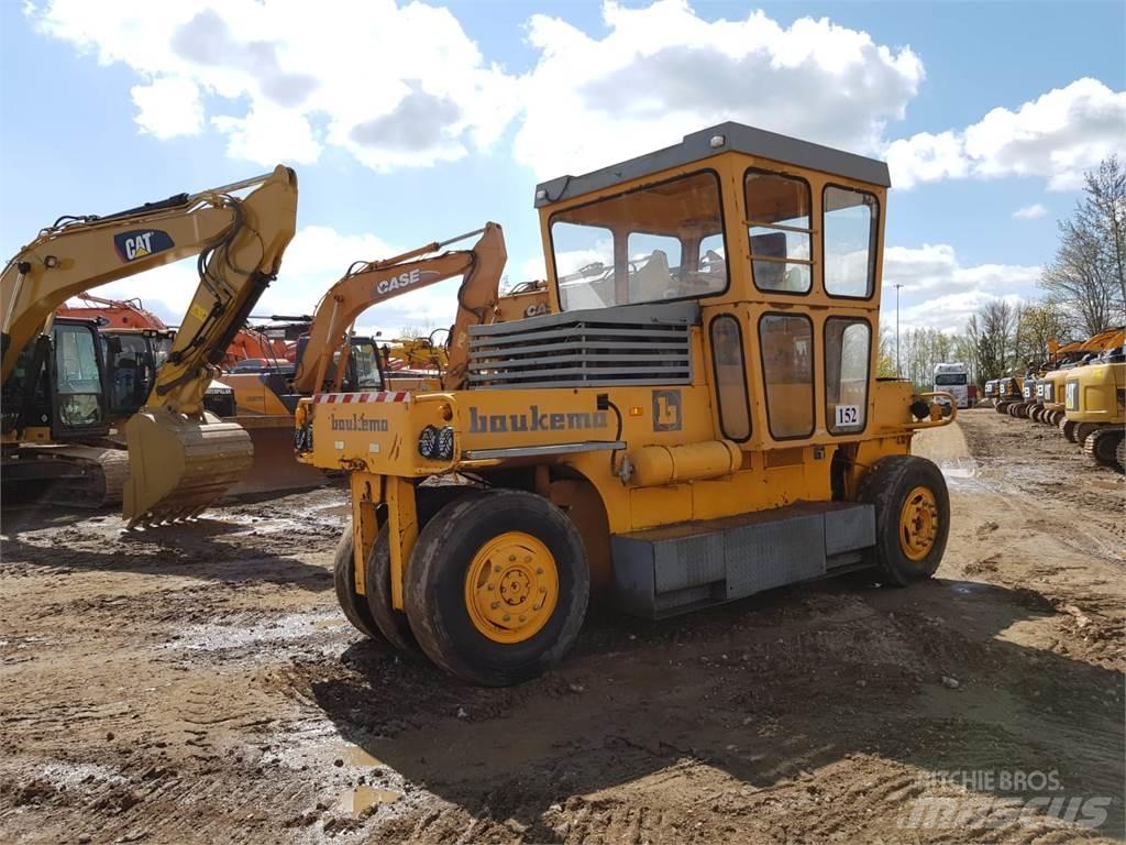 Bomag SGW-17 胶轮压路机
