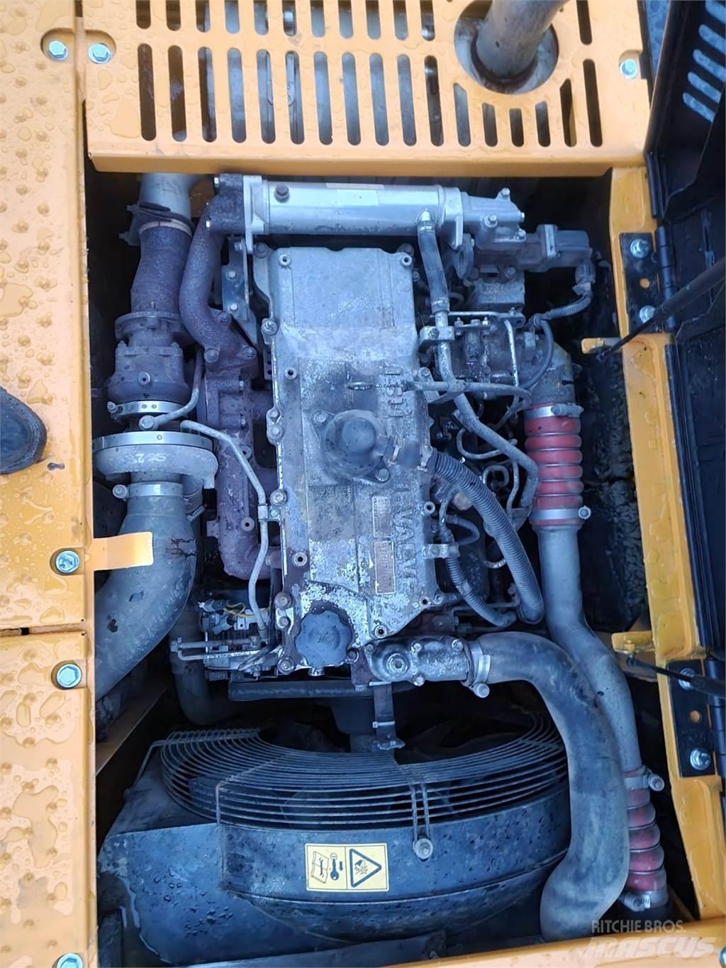 JCB JS220LC 履带挖掘机