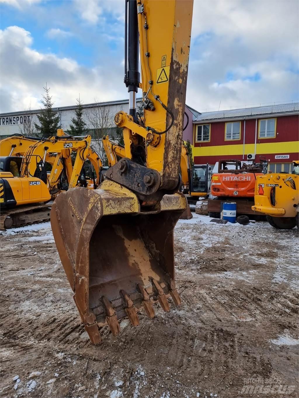 JCB JS220LC Plus 履带挖掘机