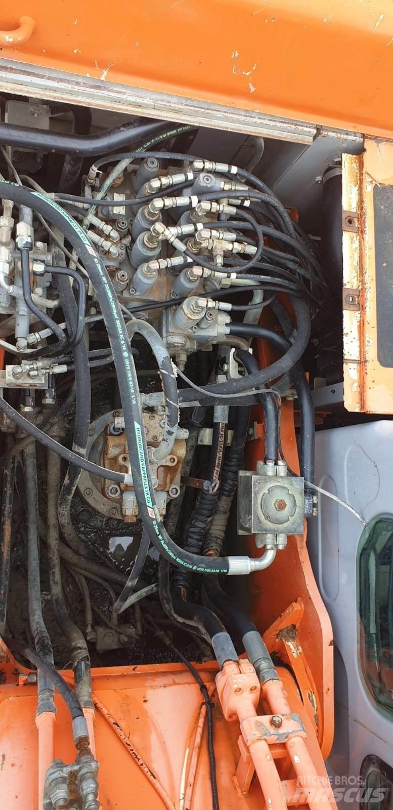 Kobelco E215LC 履带挖掘机