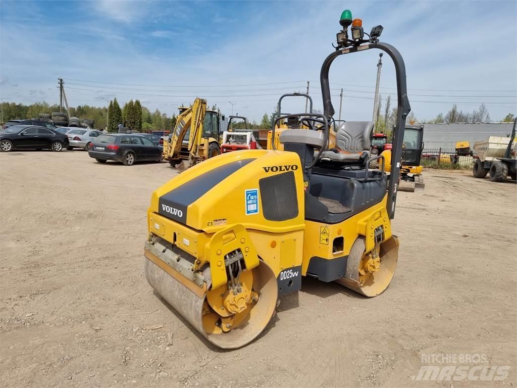 Volvo DD25 双轮压路机