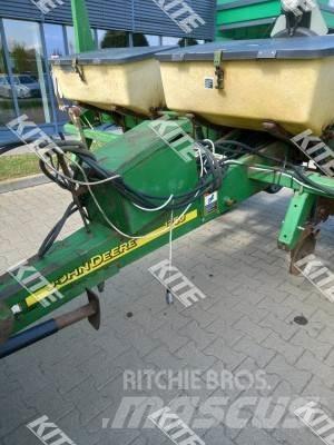 John Deere 1750 多功能条播机