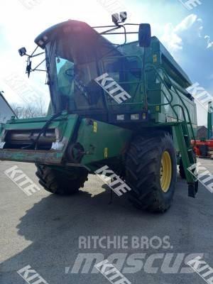 John Deere 2256 2WD 联合收割机