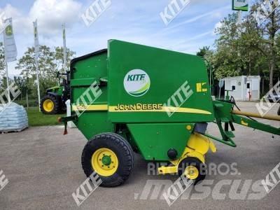 John Deere 568 圆捆打捆机
