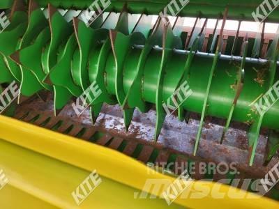 John Deere 568 圆捆打捆机
