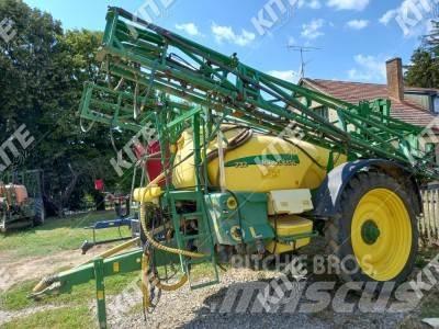 John Deere 732 牵引式喷雾机