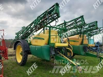 John Deere 732 牵引式喷雾机