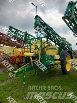 John Deere 732 牵引式喷雾机