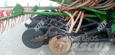 John Deere 740A 条播机