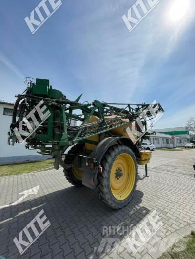 John Deere 832/18i 牵引式喷雾机