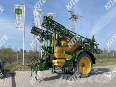 John Deere 832/18i 牵引式喷雾机