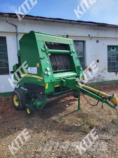John Deere 852 圆捆打捆机