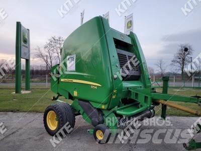 John Deere 854 圆捆打捆机