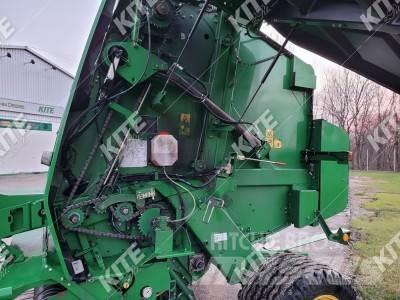 John Deere 854 圆捆打捆机