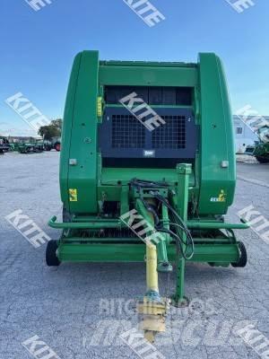 John Deere 854 圆捆打捆机