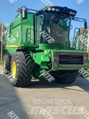 John Deere C670 2WD 联合收割机