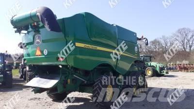 John Deere S680i 4WD 联合收割机