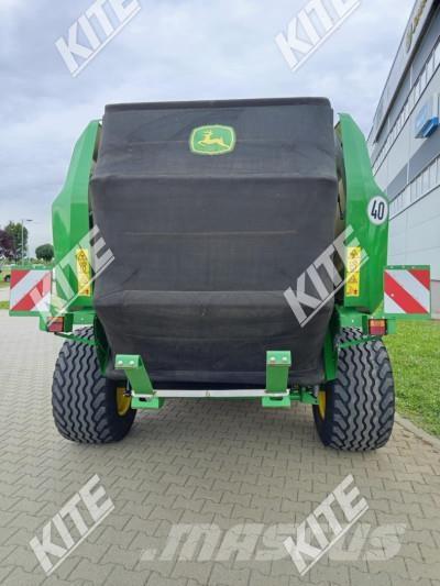 John Deere V451R 圆捆打捆机