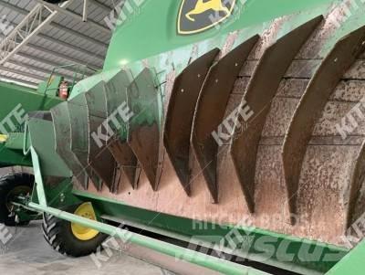 John Deere W650 联合收割机