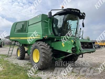John Deere W650 联合收割机
