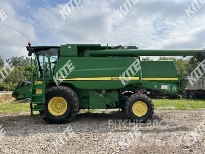 John Deere W650 联合收割机