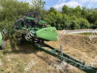 John Deere W650 联合收割机