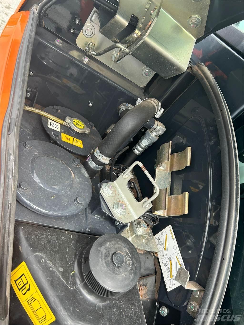 Hitachi ZX38U-6 履带挖掘机