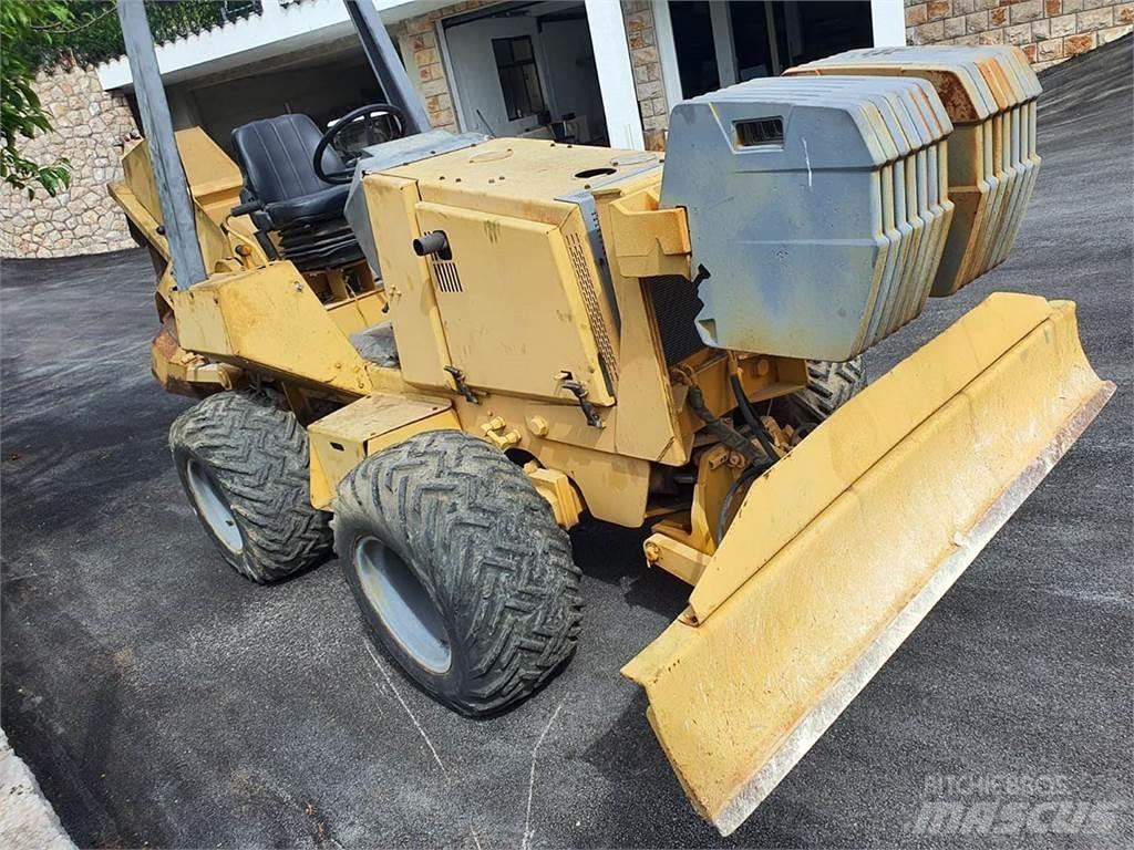 CASE 560 挖沟机