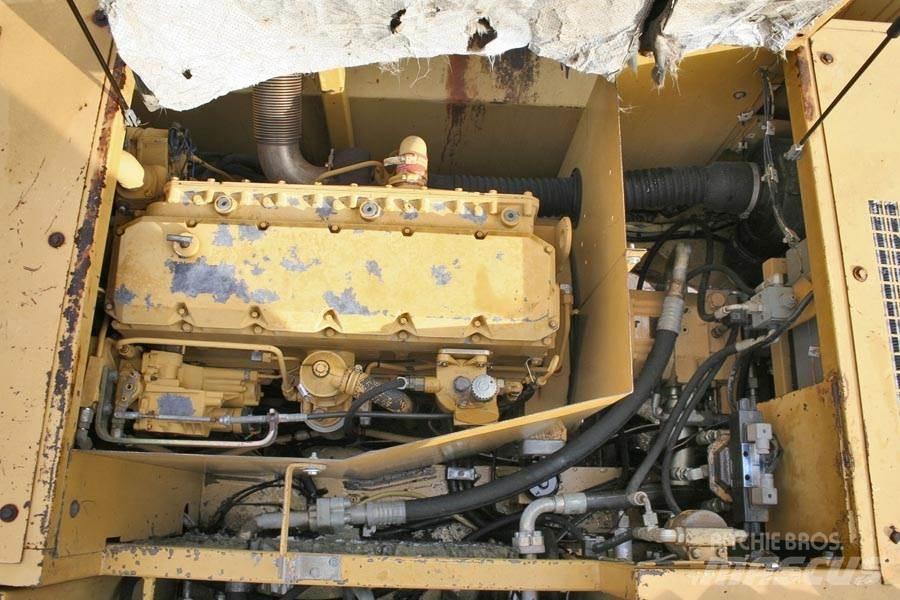 CAT 214B 轮式挖掘机