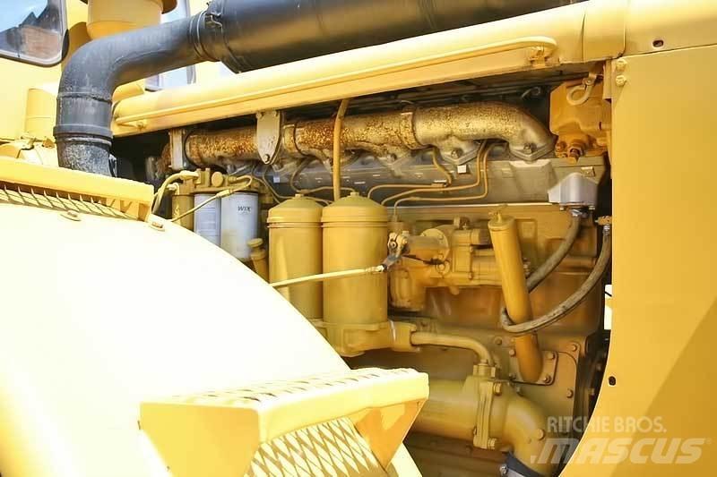 CAT 824B 轮式推土机