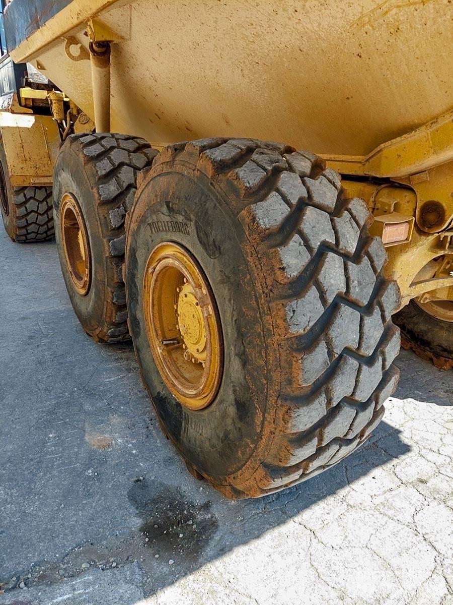 CAT D250E 铰接式自卸车
