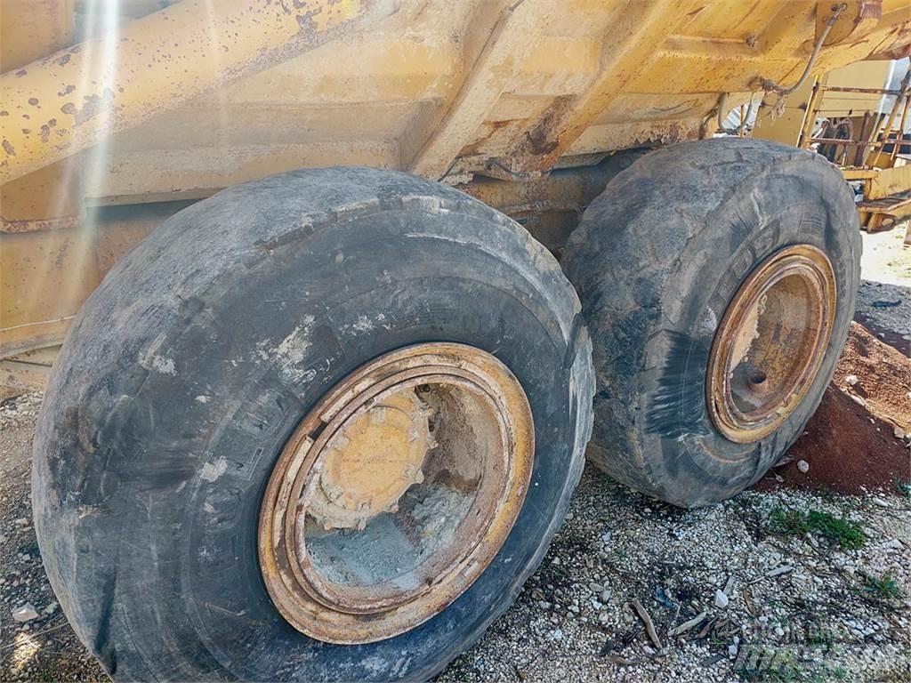 CAT D300B 铰接式自卸车