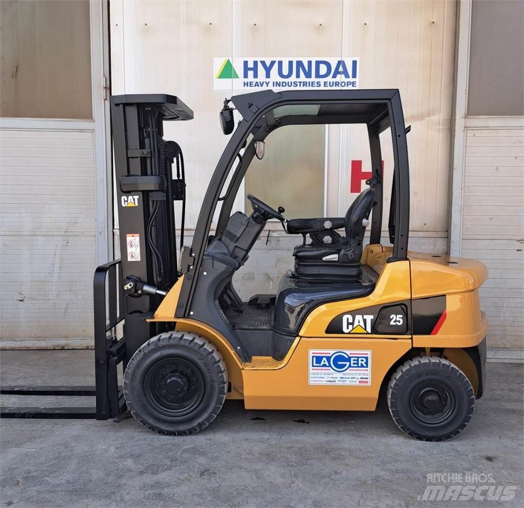 CAT DP25N 柴油叉车