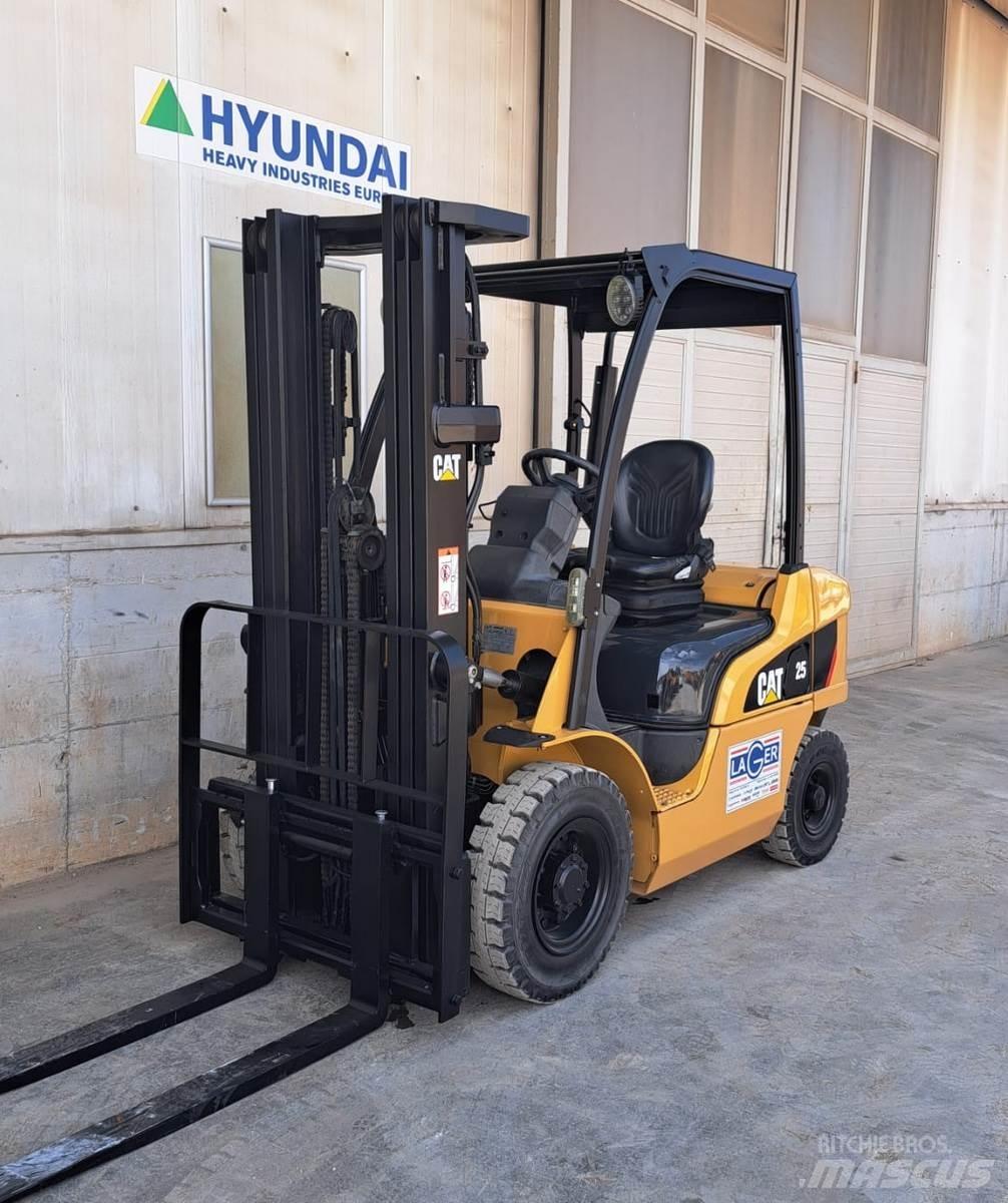 CAT DP25N 柴油叉车