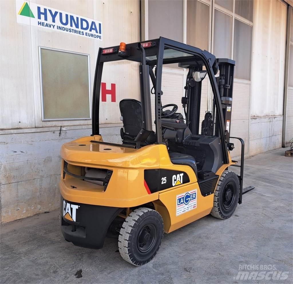 CAT DP25N 柴油叉车