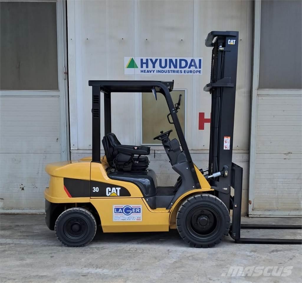 CAT DP30NT 柴油叉车