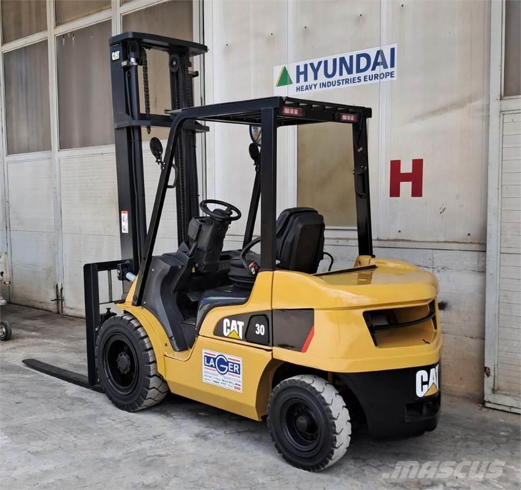 CAT DP30NT 柴油叉车