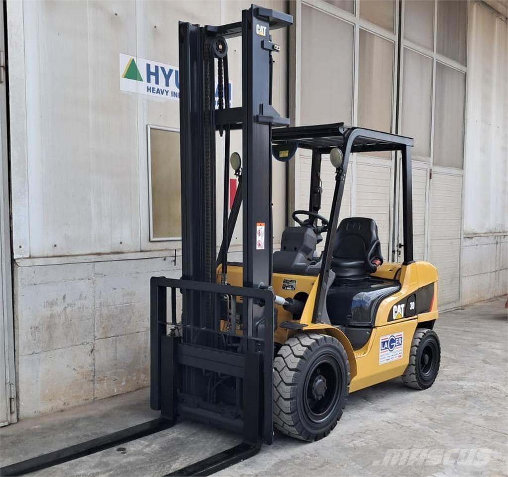 CAT DP30NT 柴油叉车