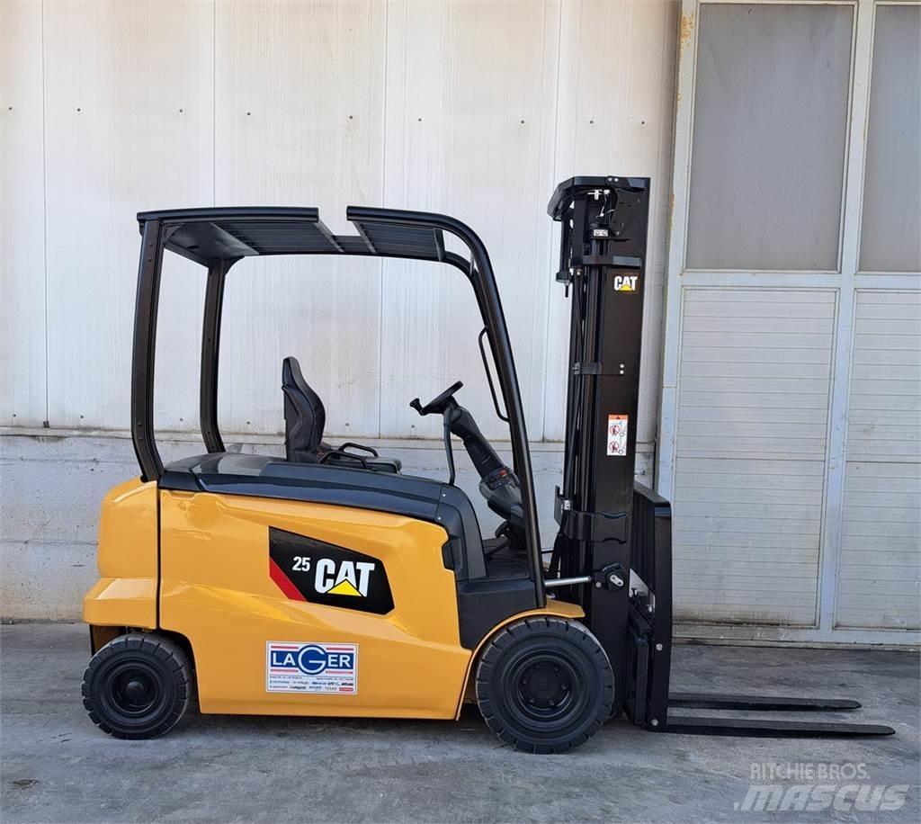 CAT EP25N 电动叉车