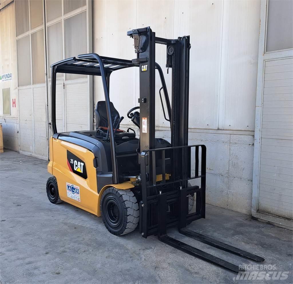 CAT EP25N 电动叉车