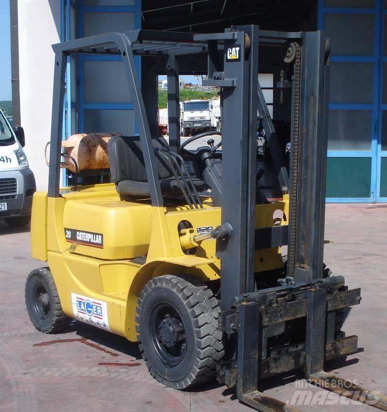 CAT GP20 天然气叉车