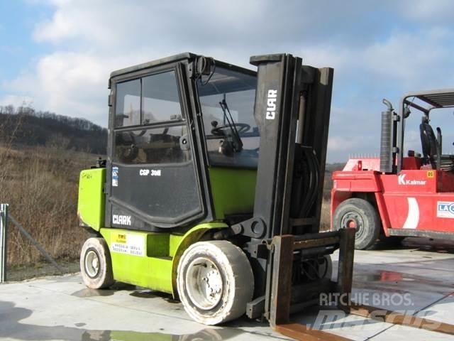 Clark CGP30 天然气叉车