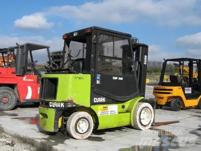 Clark CGP30 天然气叉车